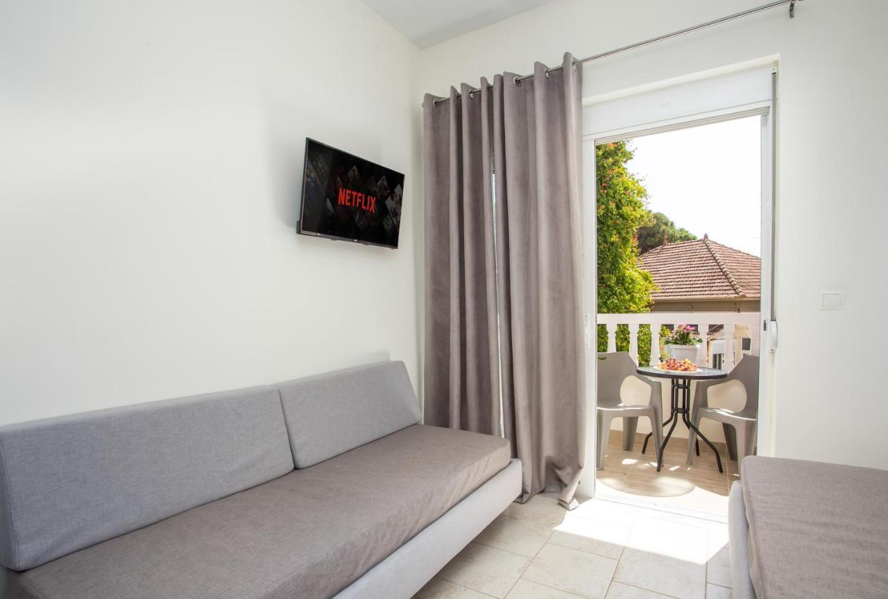 Economisa Apartments เอียลิซอส ภายนอก รูปภาพ