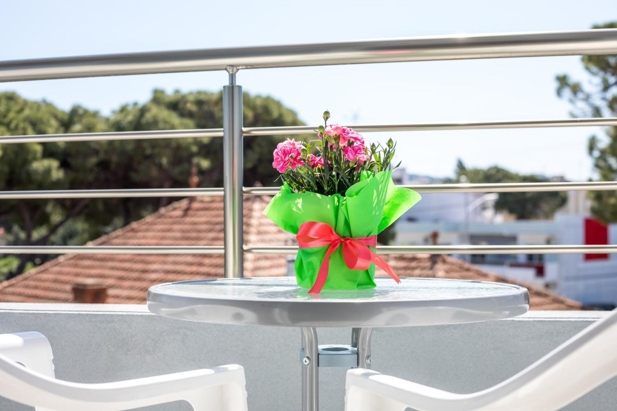 Economisa Apartments เอียลิซอส ภายนอก รูปภาพ